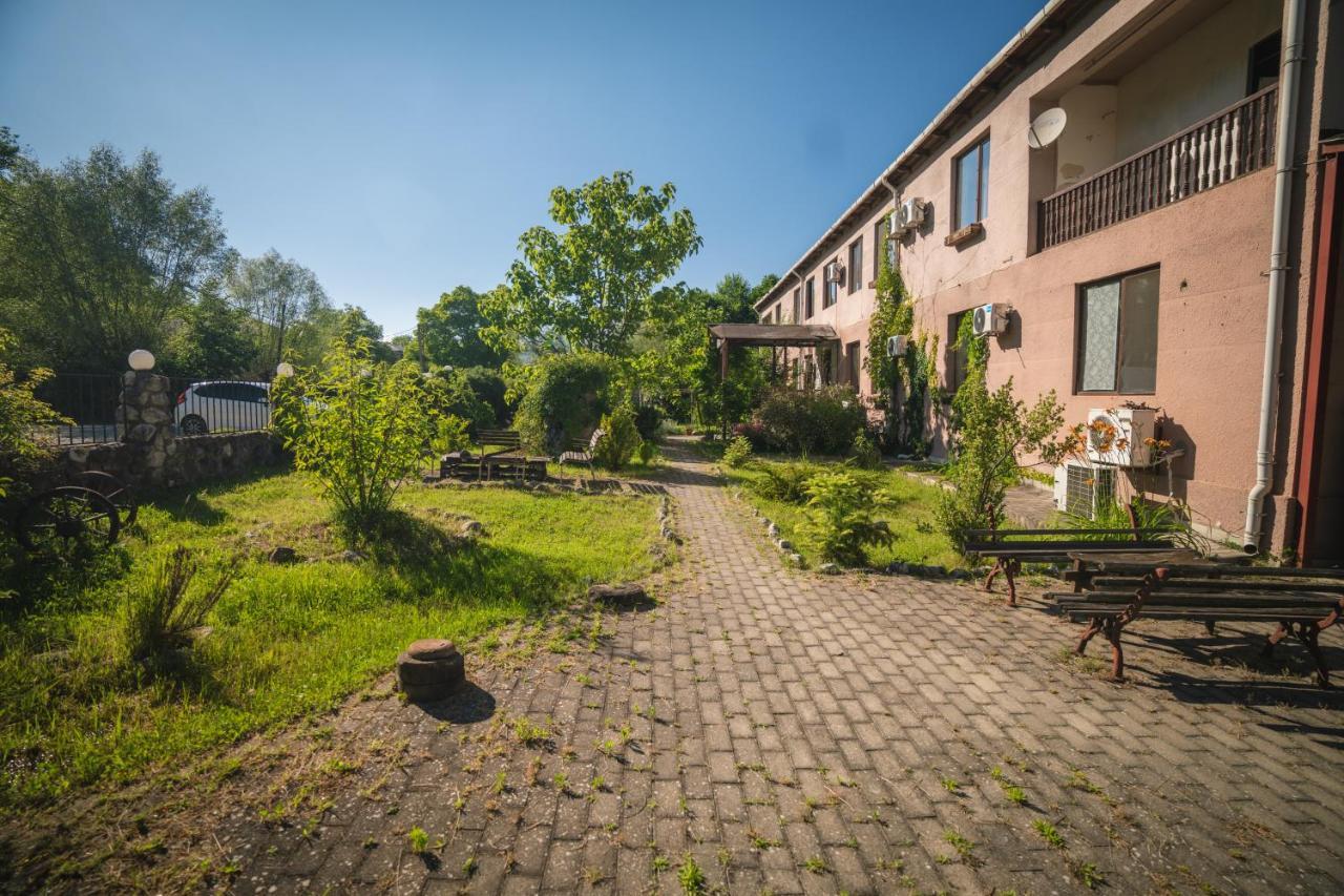 Hotel Metekhara Ambrolaouri Extérieur photo