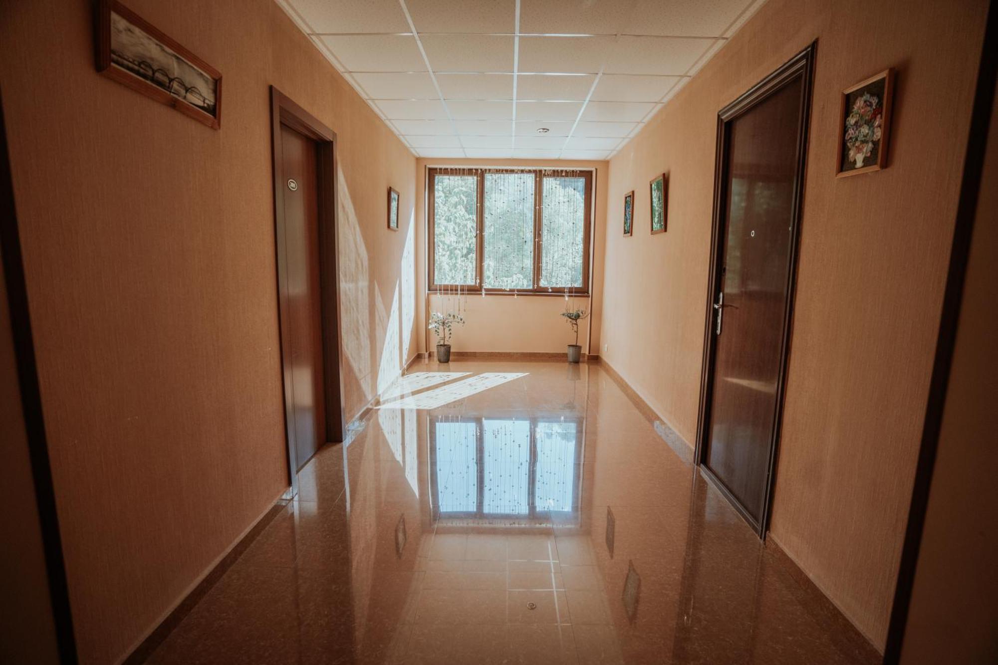 Hotel Metekhara Ambrolaouri Extérieur photo