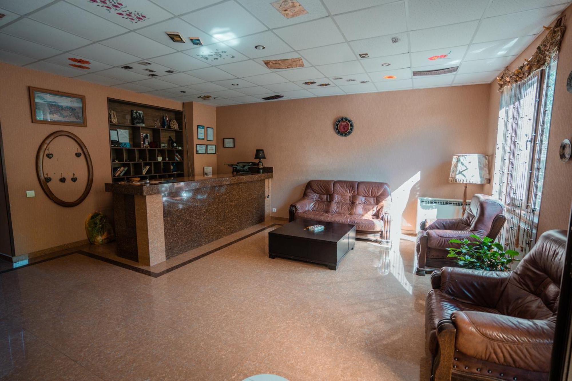 Hotel Metekhara Ambrolaouri Extérieur photo